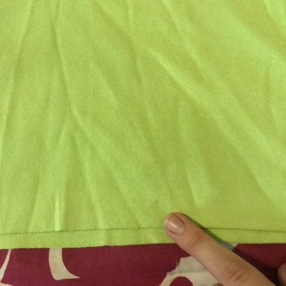 3/$15🌻Lime Green Collared V neck tank top - Picture 5 of 5